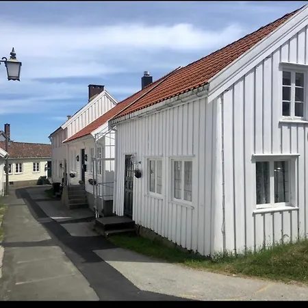 Sorlandshus I Sentrum, Gaavstand Til Norges Flotteste Strender Nyaraló